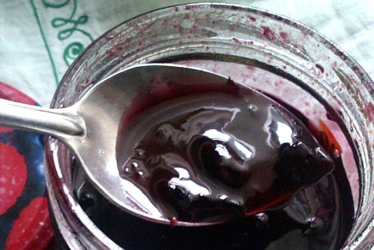 Confiture de chèvrefeuille aux cerises pour l'hiver