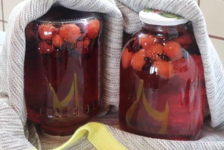Compote de chèvrefeuille et fraises
