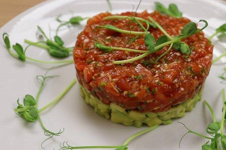 Tartare de boeuf à l'avocat