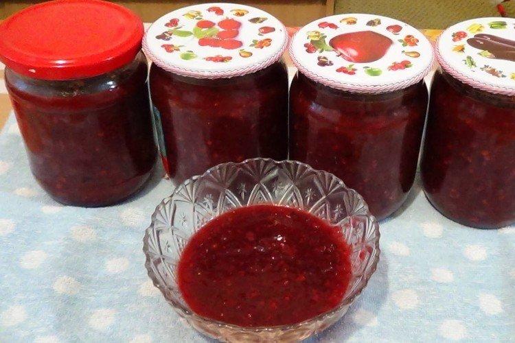 Sauce aux prunes Tkemali pour l'hiver