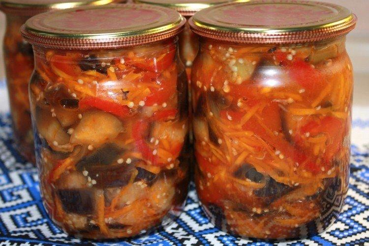 Récolte d'aubergines et de carottes pour l'hiver