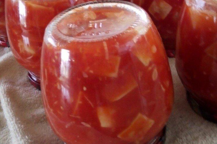 Courge au jus de tomate pour l'hiver