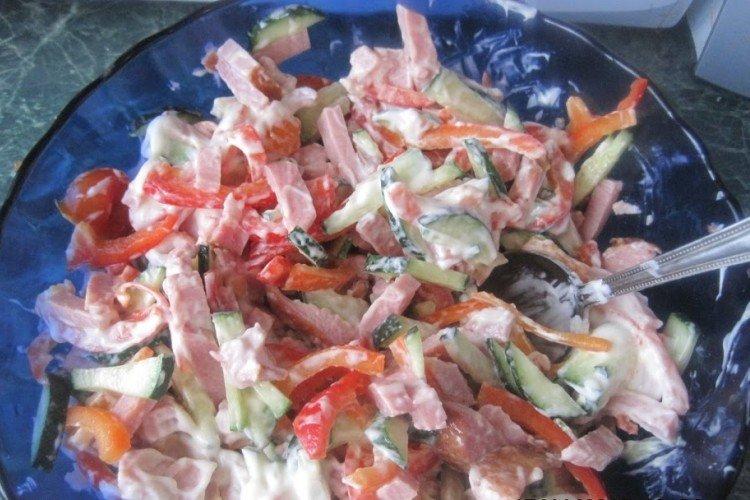 Salade de poivrons, jambon et fromage