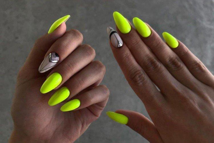 Manucure néon jaune