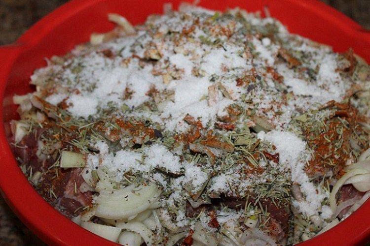 Marinade à l'ayran et aux épices