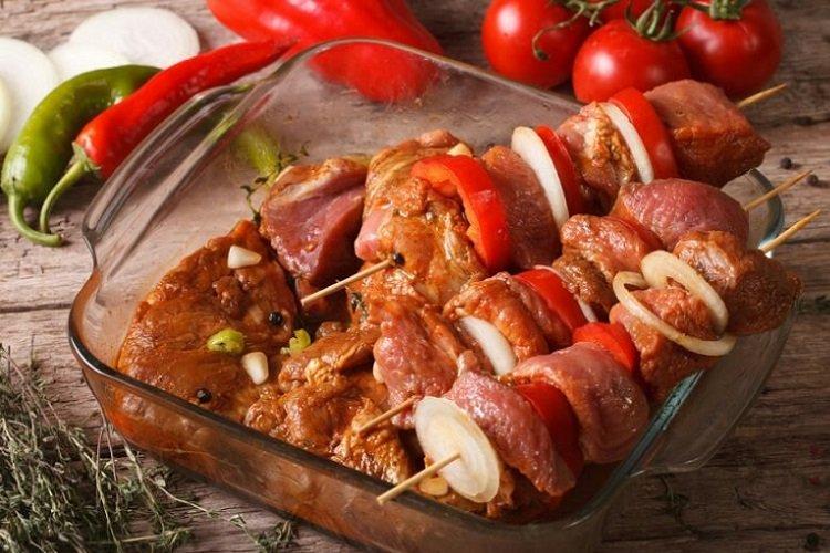 Marinade oignon-tomate pour brochette de porc