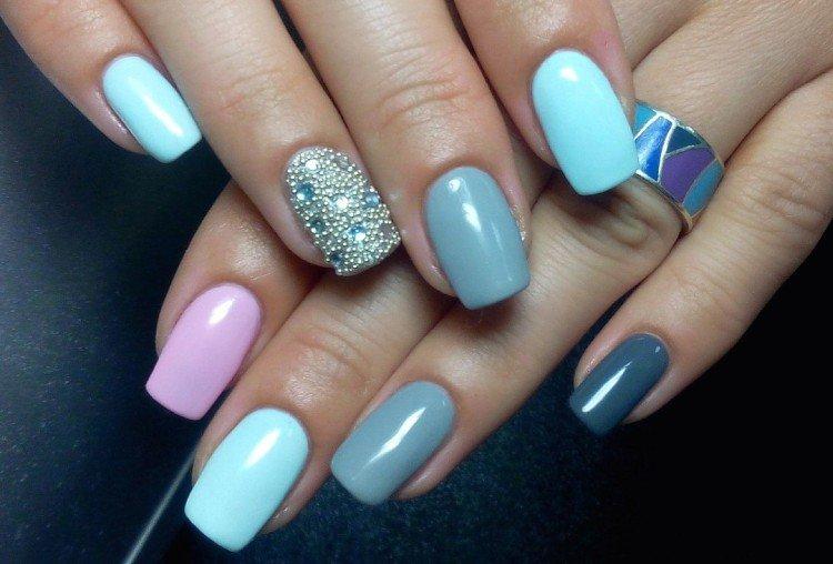 Manucure avec strass