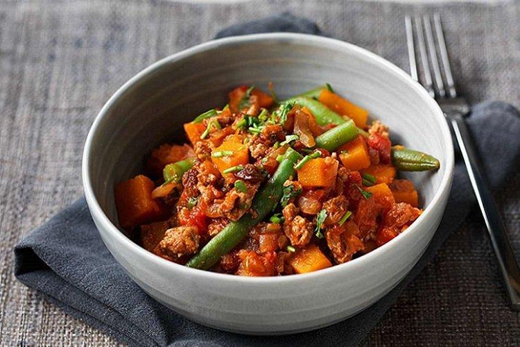 Courgettes mijotées à la viande hachée et aux haricots verts