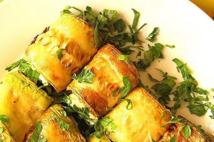 Rouleaux de courgettes à la viande hachée