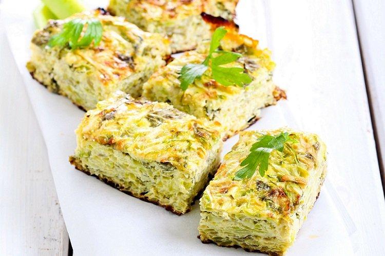Omelette aux courgettes et au fromage