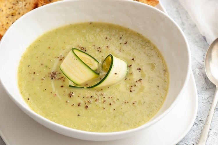 Soupe de courgettes aux pois chiches