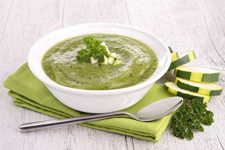 Soupe de purée de courgettes sans eau