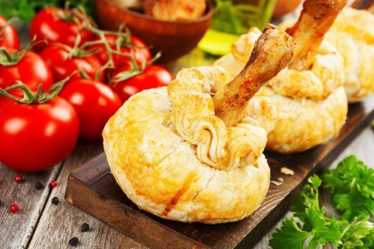Cuisses de poulet dans des sacs - Plats chauds pour les recettes d'anniversaire
