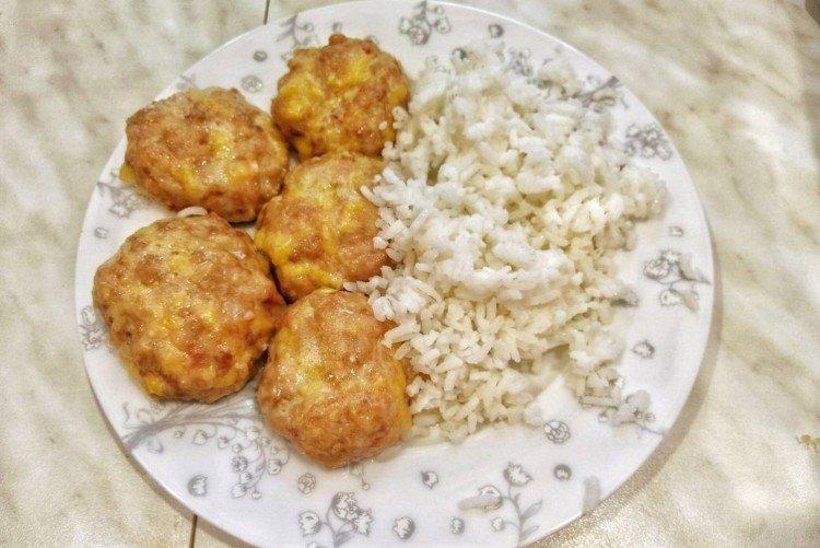 Riz chaud - Plats chauds sur les recettes de table de fête