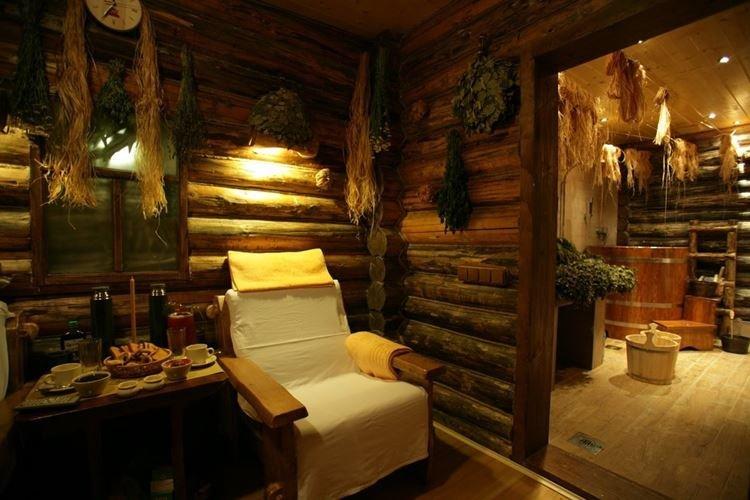 L'intérieur des bains publics dans l'ancien style russe