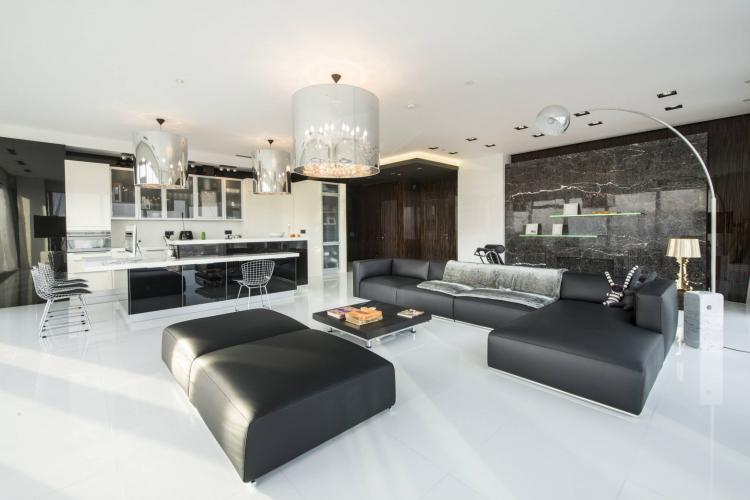 Intérieur d'un appartement dans la tour Petersburg, Moscow-City