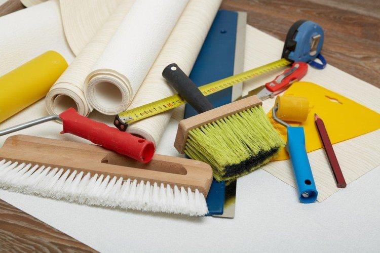 Outils pour le travail - Comment coller du papier peint intissé