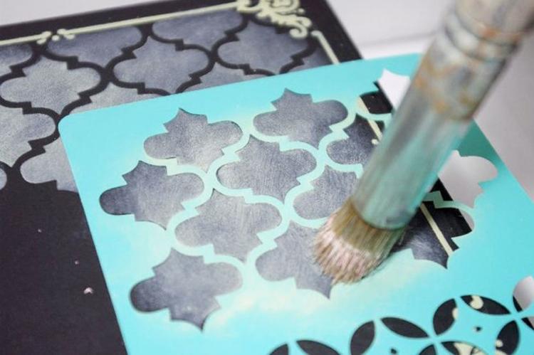 Pochoirs - Comment mettre à niveau de vieilles chaises