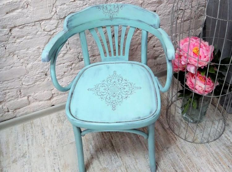 Vieilles chaises - décor, comment mettre à jour (photo)