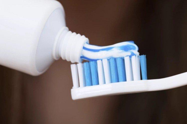 Dentifrice - comment nettoyer la graisse des armoires de cuisine