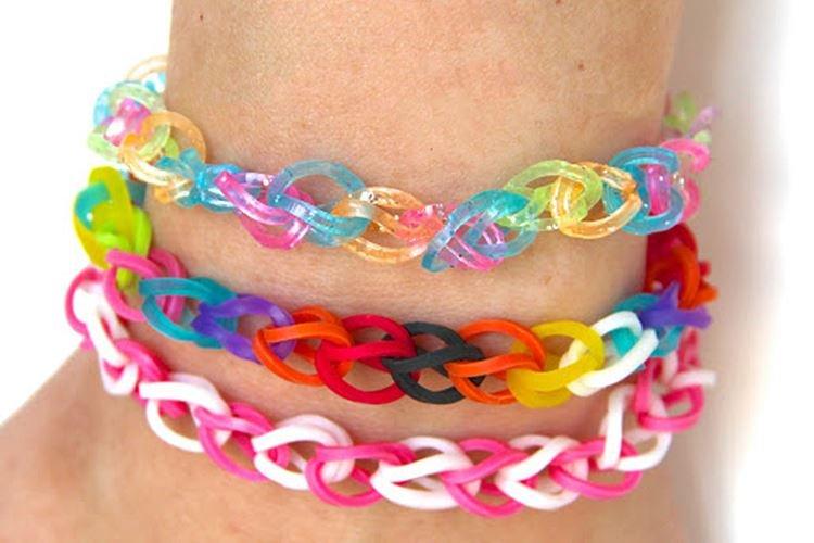 Comment tisser un bracelet à partir d'élastiques Épillet sur une fronde