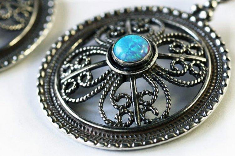 Comment nettoyer l'argent noirci à la maison