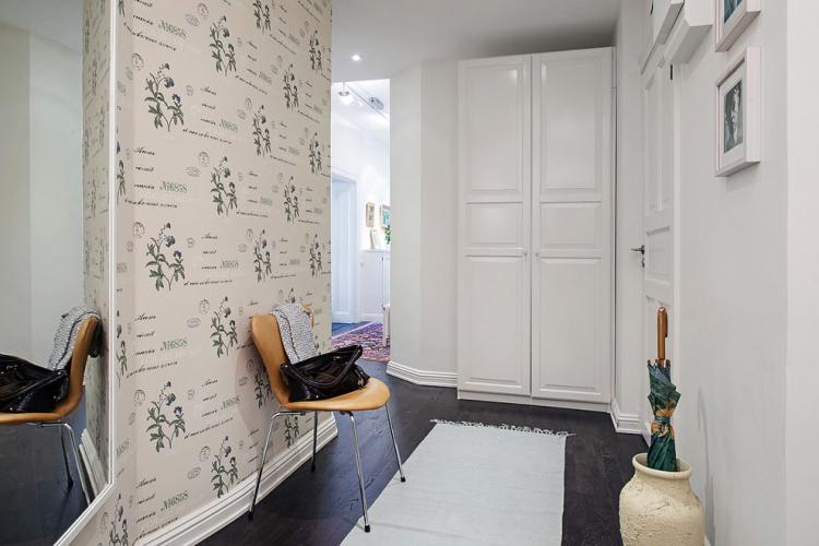 Comment choisir le papier peint pour les meubles dans le couloir