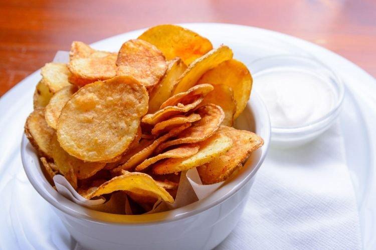 Comment faire des chips maison au micro-ondes