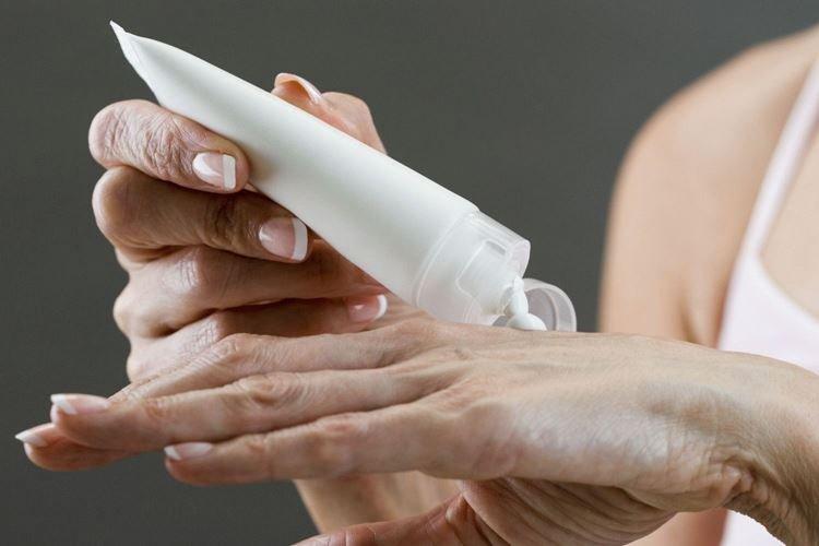 Crème grasse - Comment enlever les extensions de cils à la maison