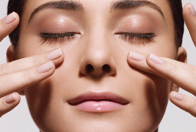 Massage - Comment enlever les bleus sous les yeux