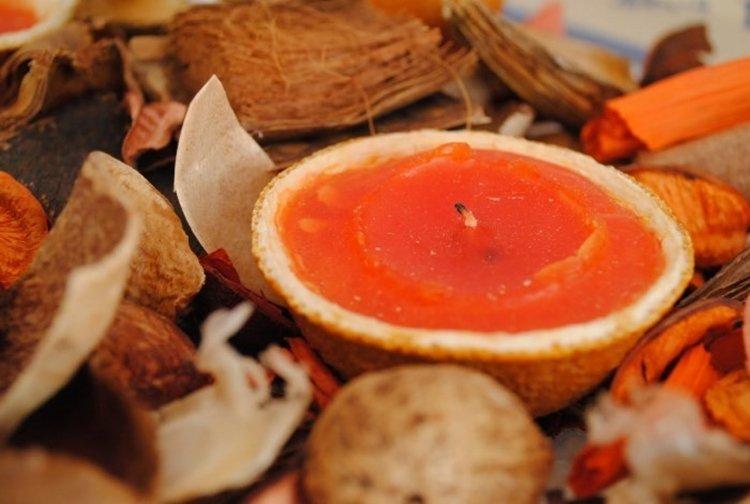 Bougies de Noël aux agrumes - Comment décorer un appartement pour le Nouvel An 2020