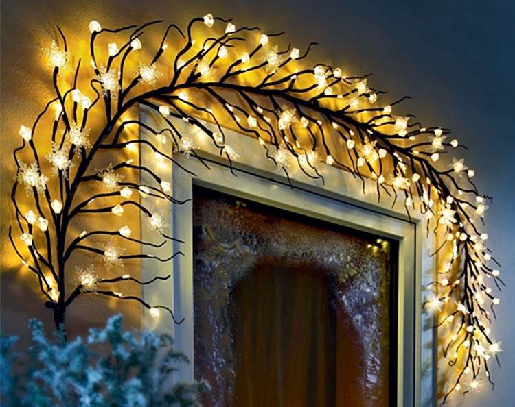 Belles guirlandes de Noël - Comment décorer la porte d'entrée pour le nouvel an