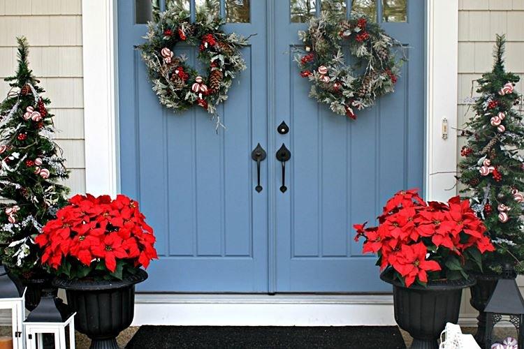 Comment décorer la porte d'entrée pour le Nouvel An - photos et idées