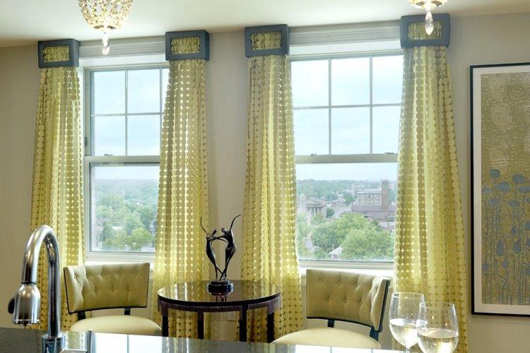 Rideaux hauts - Comment agrandir visuellement la pièce