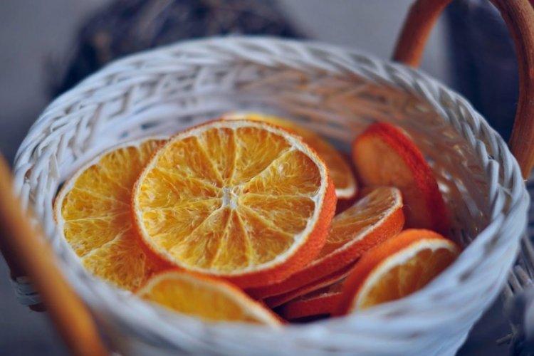 Faire sécher des oranges dans une casserole - Comment faire sécher des oranges pour la décoration