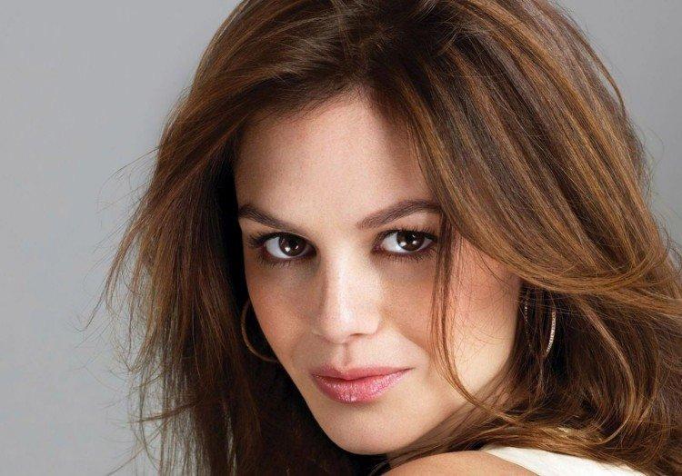 Nuances de café - Quelle couleur de cheveux convient aux yeux bruns