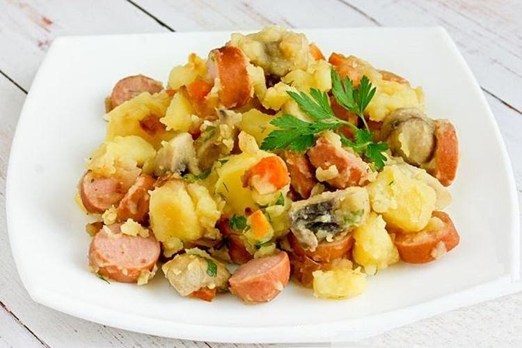 Pommes de terre aux champignons et saucisses au four - recettes