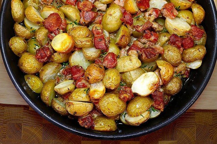 Pommes de terre avec de la viande dans la manche au four - recettes