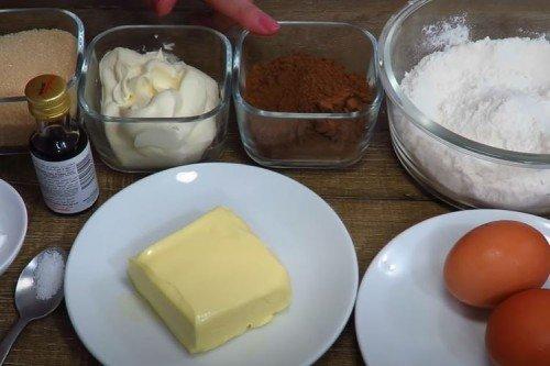 Crème sure classique de l'enfance - une recette étape par étape