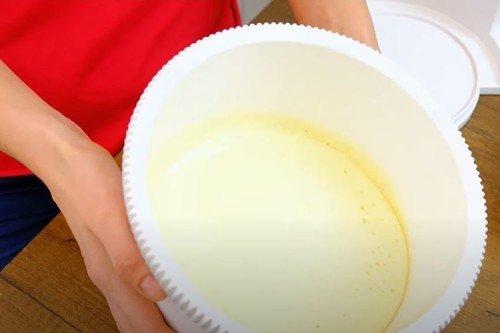 Un gâteau au miel rapide sans rouler les gâteaux - une recette étape par étape