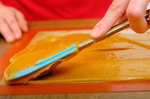 Un gâteau au miel rapide sans rouler les gâteaux - une recette étape par étape