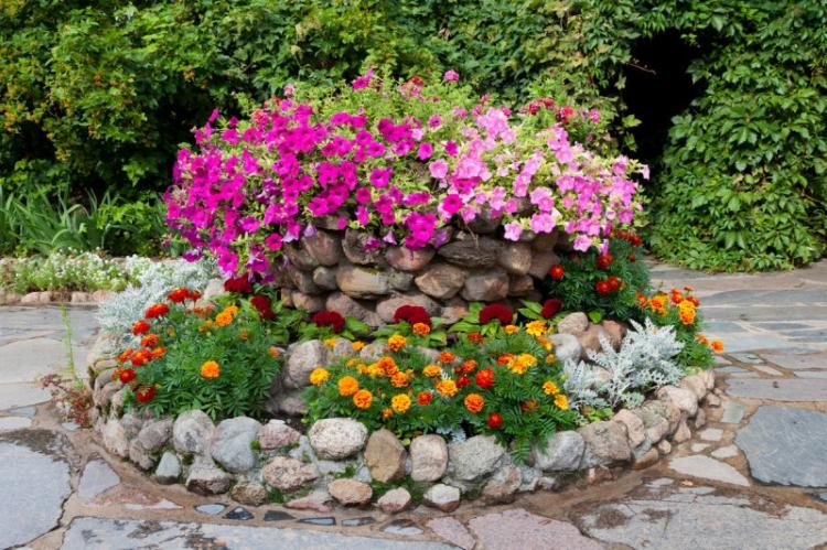 Comment faire un parterre de fleurs de vos propres mains: 6 idées simples