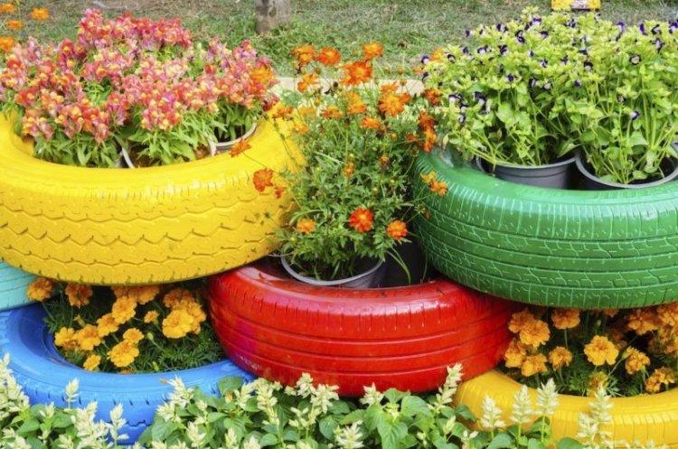 Parterres de fleurs de pneus de bricolage
