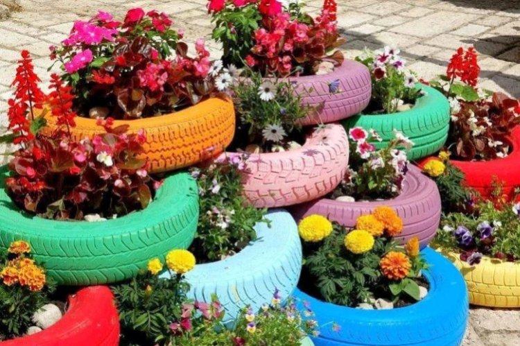 Parterres de fleurs de pneus de bricolage