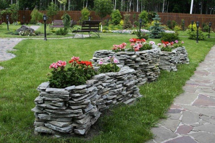 Parterres de pierres de leurs propres mains