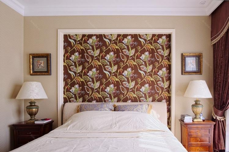 Panneaux muraux et niches - Combiner du papier peint dans la chambre