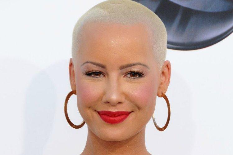 Militaire - Coupes de cheveux très courtes pour les femmes après 50 ans