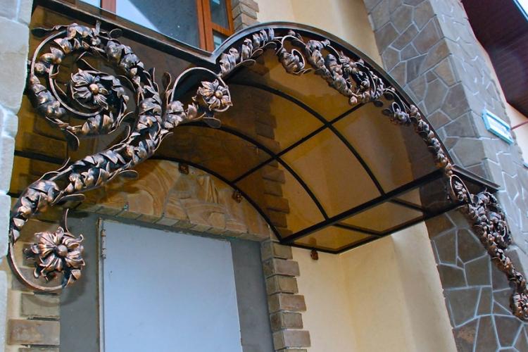 Visière à faire soi-même au-dessus du porche - idées de photos