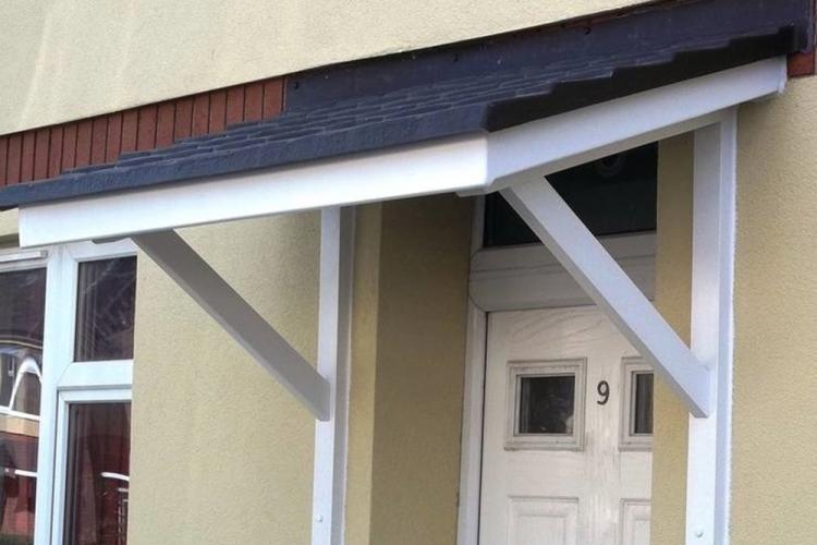 Visière à faire soi-même au-dessus du porche - idées de photos