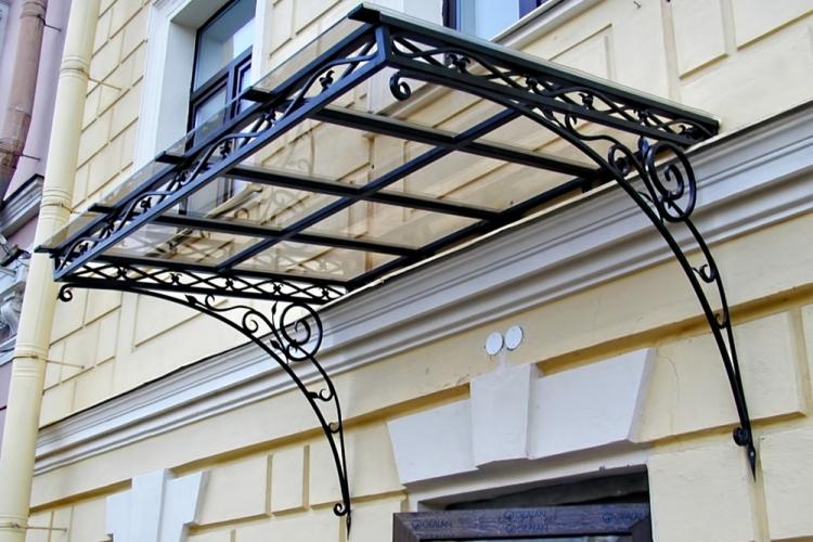 Visière à faire soi-même au-dessus du porche - idées de photos